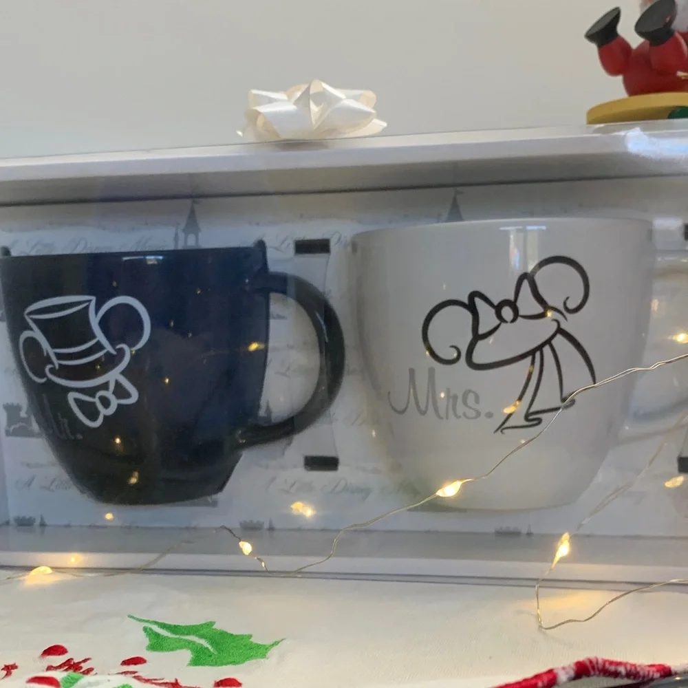Disney Black and White Mr. and Mrs. Mugs NWT Large holds 16 oz each - Picture 4 of 16